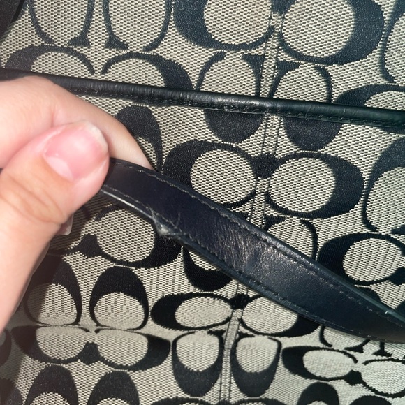 Authentic coach Stylish Black and Tan Women's Bag - Picture 9 of 12